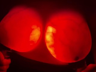 Светящиеся в темноте. Ночные огни с сиськами. PBelle27