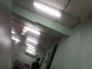 Cubanobeebo se masturba en el trabajo