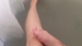 BATH FEET TEASE 