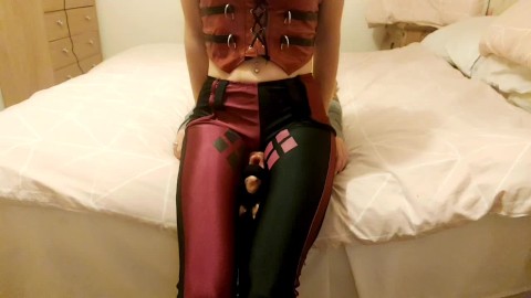 Facesitting and headscissor in Harley Quinn cosplay!! Fullweight Ass smothering cumshot!