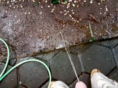 Rain And Pee - Screenshot 8 of 16 - Long Pee
