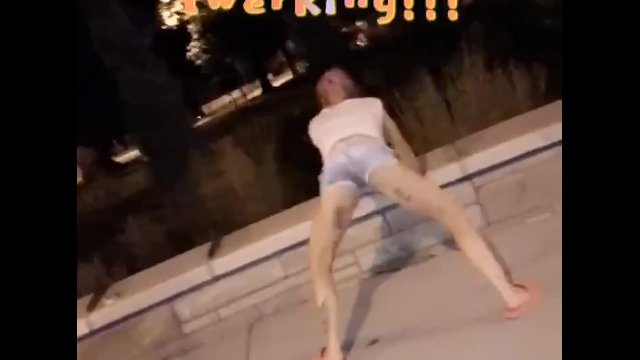 Milf twerks in public