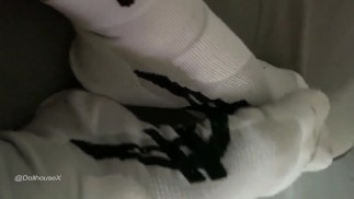 Маленькие Asics Белые носки Маленькие ноги Покачивание пальца ноги Предварительный просмотр