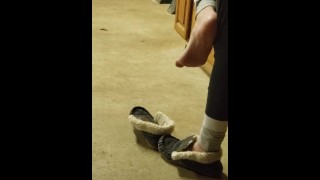 Openbare voeten in een vriend's garage!