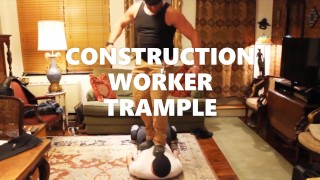 Trabajador heterosexual de la construcción pisotea su Slave gay - TEASER