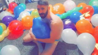 Sc Kyle Butler 'finalmente entende Fetish de balão'