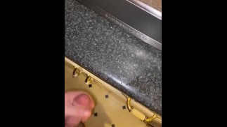 Чуть не попался на том, что во время готовки 