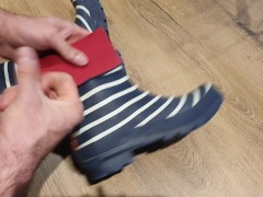 Her rubberboots - Screenshot 10 of 16 - Cum On Boots