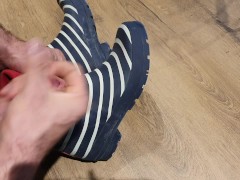 Her rubberboots