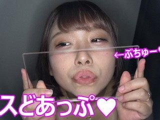 наблюдая за тем, как она целуется