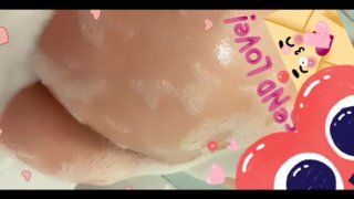 Ass shaking in bubble bath 