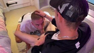 Harri Oakland доминирует над Zac Johnson