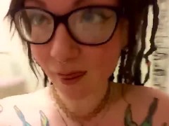 goth Nakey Pee  - Screenshot 6 of 16 - Goth Gf