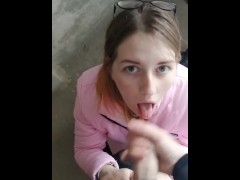 Девушка отсосала в подъезде и получила сперму в рот - Screenshot 14 of 16 - молодая