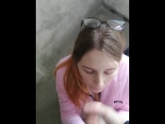Девушка отсосала в подъезде и получила сперму в рот - Screenshot 15 of 16 - реальный секс