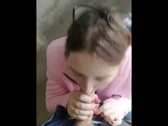 Девушка отсосала в подъезде и получила сперму в рот - Screenshot 7 of 16 - отсосала