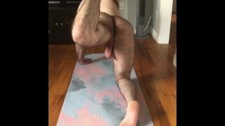 裸体早晨伸展瑜伽