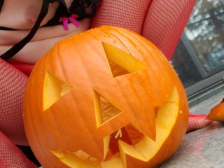 Vrolijke Halloween! Close-up Anaal, Visnetten En Jack-o-lantern Piss