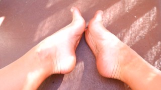pés bonitos flexionam