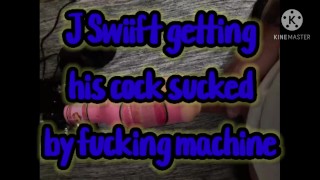 J Swiift usando uma máquina para chupar seu pau.