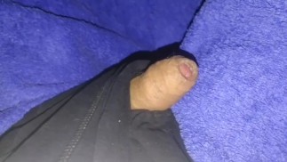 12 Minuten Mikropenis, der langsam einen Tropfen Sperma ausstößt, Nahaufnahme und Chill! Genießen!