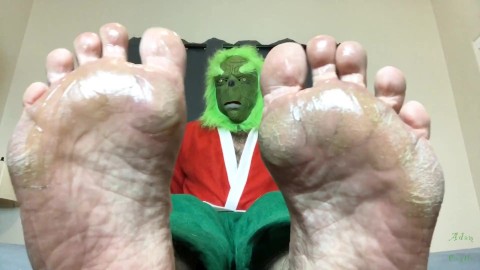 Grinch Santa彼の足の裏をなめるJOI