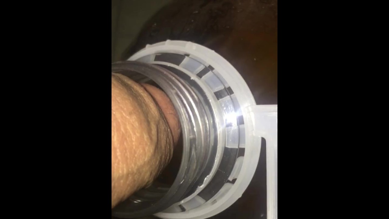 Mir hebe piss -12 VERZWEIFELT PISSEN UND MEINE PISSE IN EINER GROSSEN FLASCHE AUFBEWAHREN -  Pornhub Gay