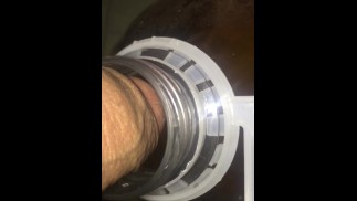 VERZWEIFELT PISSEN UND MEINE PISSE IN EINER GROSSEN FLASCHE AUFBEWAHREN