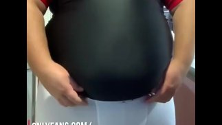 紧身衣服中的Gainer摇晃