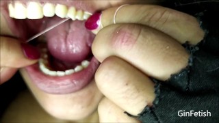 Brosser les dents et la soie dentaire thumbnail
