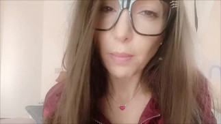 мачеха знает, что ты притворялся больным, чтобы оставаться дома и заниматься этими вещами, а теперь...