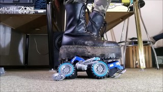 Toycar Crush com botas plataforma Doc Martens (Trailer)