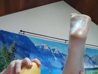 Giantess, Episode 2: Tom gets to see Venus_squirt for thefirst time