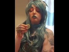 DEEPTHROATING A CUCMBER - Screenshot 1 of 16 - Foodplay