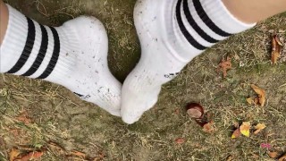 Vuile sokken plagen kniehoge sokken Adidas trailer