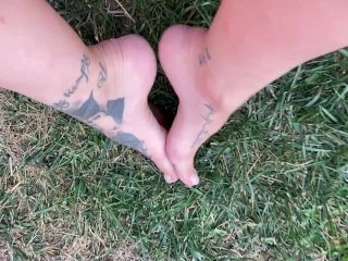 tattooed women, walking barefoot, toe wiggling, foot tattoo