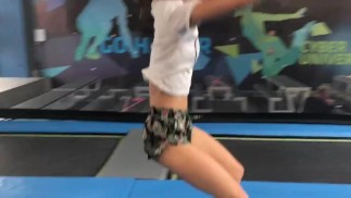 Джина Герсон весело проводит время