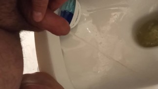 Ссу, дрочу и думаю о тебе... Piss, jerk off and think about you...