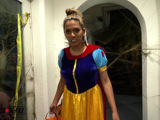 Pissed Off Snow White Pees in_the Halloween Candy - Amateur Boxxx