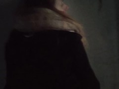 Трахнул школьницу в подъезде за деньги