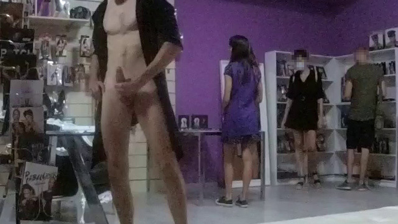 DESIDERIA SEXSHOP ADVENTURE Parte2. Mi masturbo per la commessa e una  cliente.