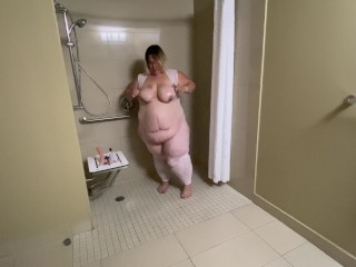 女王和她的玩具！