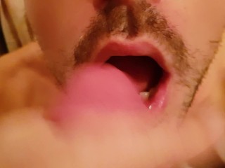 I get a Good Blowjob from a Guy - i Cum in his Mouth