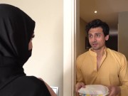 Preview 1 of Muslim bhabhi ne Burka utha ke apne bhaiya se gaand chudwa li