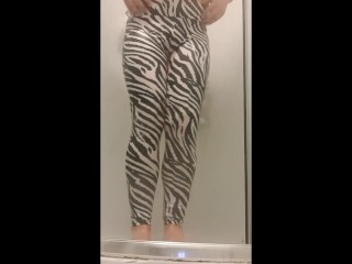 Zebra THICC Pantalones De Yoga Sissy En La Ducha