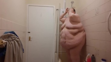 SSBBW BBW SHOWER AND BELLY JIGGLES PLAYING