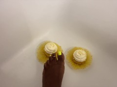 Squeezing Cupcakes - Screenshot 1 of 16 - Kink