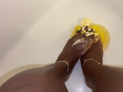 Squeezing Cupcakes - Screenshot 7 of 16 - Masturbate