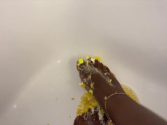 Squeezing Cupcakes - Screenshot 9 of 16 - Toes