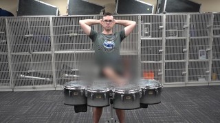 Игра на барабанах с моим пенисом
